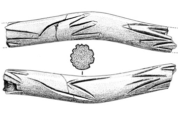 Mains gravées sur perche de renne