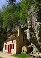 L'ancienne remise à l'entrée de la grotte des Combarelles 