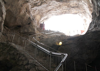 Descente dans la grotte de l'Observatoire