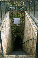 Entrée de la grotte de Villars