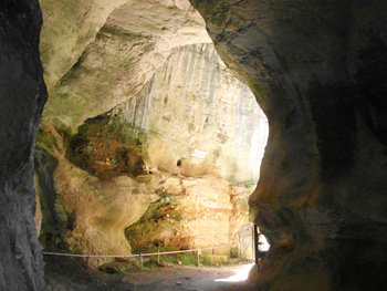 Entrée de la grotte d'Aldene