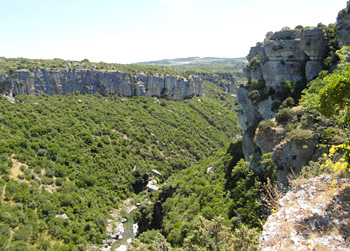 La grotte d'Aldene dans la paroi