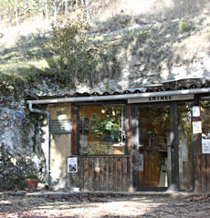 L'entrée de la grotte Bara-Bahau