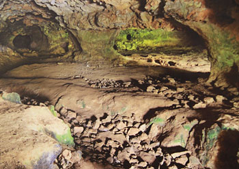 Vue intérieure de la grotte de la Marche