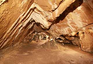 Salle triangulaire dans la Grotte de la Vache 