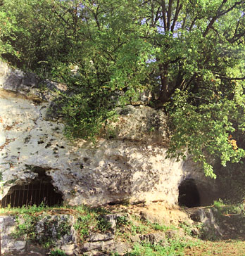 Entrée de la grotte des Fadets