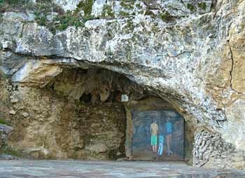 Entrée de la grotte d'Isturitz