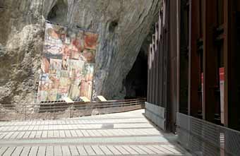 Exposition permanente devant la grotte de  Niaux