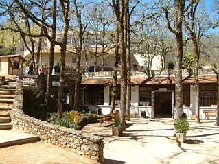 Entrée de la grotte de pech-merle