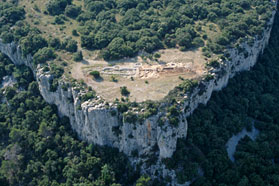 Le village sur le rocher de Causse