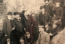 Photo de groupe, au Moustier le 4 avril 1908