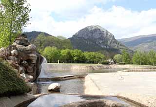 Cascades au Parc de Préhistoire de Tarascon