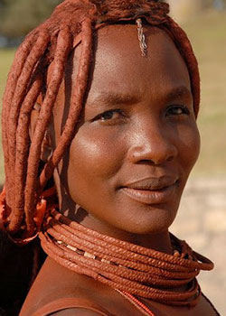 Femme Himba recouverte d'ocre