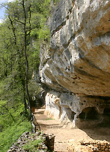 Habitat troglodytique de la Madeleine au Moyen-age