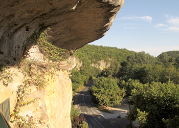 Vue sur la vallée à partir du Roc de Cazelle