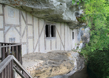 Reconstitution habitat médieval