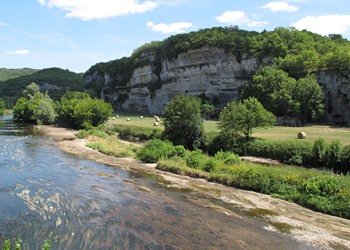 La Roque Saint Christophe dominant la Vézere