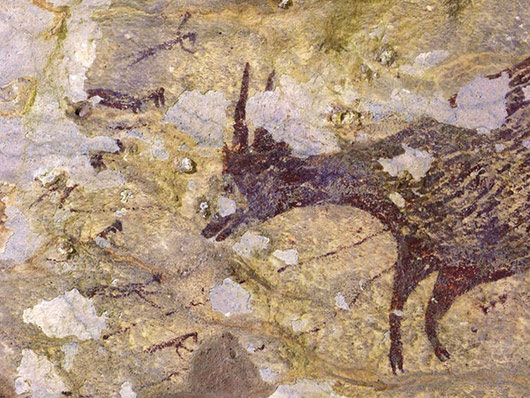 Photo du godet en silex découvert à la grotte aux Points en 2014. Le